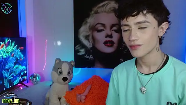 Snapshot of maxiy_001 chatting on March 2025 08:34:01 AM maxiy 001 online show from March 2025 08:34:01 AM