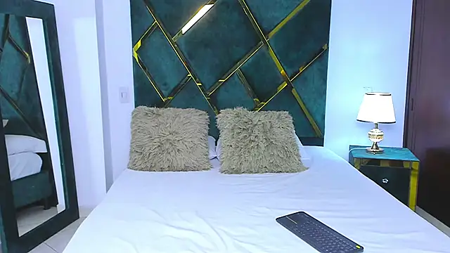 Criss Ariana online show from February 2025 12:28:01 PM