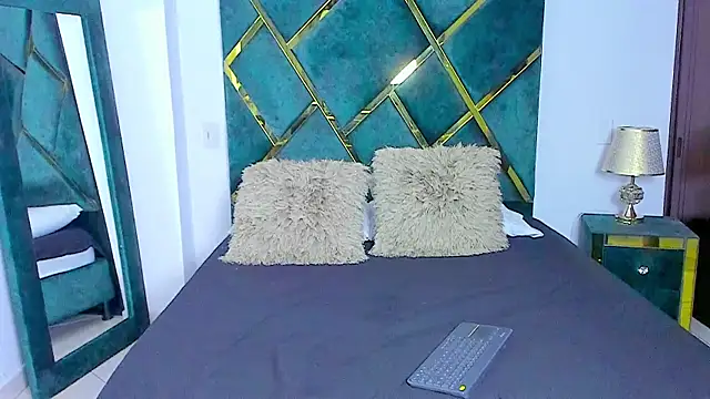 Criss Ariana online show from February 2025 12:02:02 PM