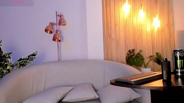 AriRobert  online show from September 2025 04:03:01 AM