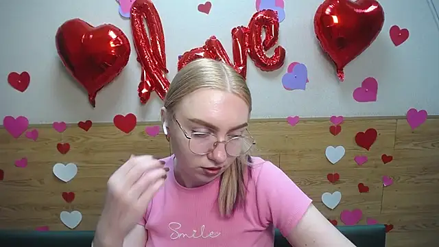 BeatriceFly online show from February 2025 12:28:01 PM