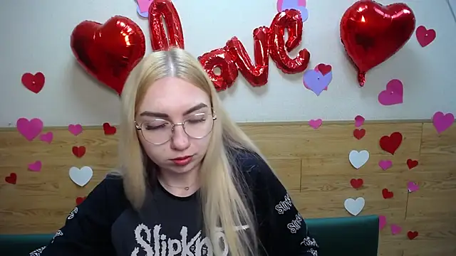 BeatriceFly online show from March 2025 04:31:02 PM