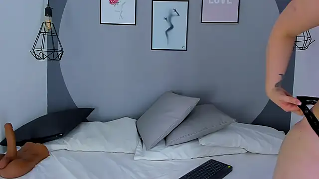 Snapshot of Hanna_Moonlight_ chatting on December 2024 04:40:02 PM Hanna Moonlight online show from December 2024 04:40:02 PM