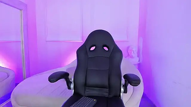 Snapshot of Hanna_Moonlight_ chatting on February 2025 07:55:01 PM Hanna Moonlight online show from February 2025 07:55:01 PM