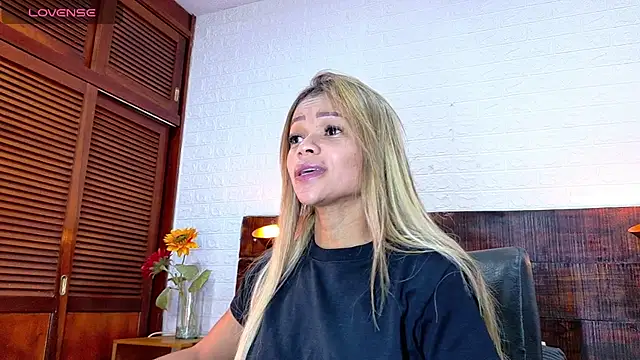 Celeste sanz online show from November 2025 02:04:01 PM