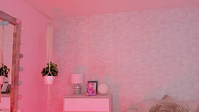 Snapshot of DahianaWalcott chatting on December 2024 09:39:02 PM DahianaWalcott online show from December 2024 09:39:02 PM