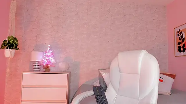 Snapshot of DahianaWalcott chatting on December 2024 10:52:01 PM DahianaWalcott online show from December 2024 10:52:01 PM