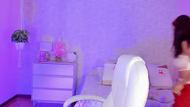 Snapshot of DahianaWalcott chatting on December 2024 04:38:01 PM DahianaWalcott online show from December 2024 04:38:01 PM