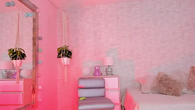 Snapshot of DahianaWalcott chatting on February 2025 06:24:02 PM DahianaWalcott online show from February 2025 06:24:02 PM