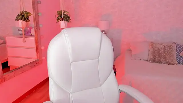 Snapshot of DahianaWalcott chatting on February 2025 11:13:02 PM DahianaWalcott online show from February 2025 11:13:02 PM