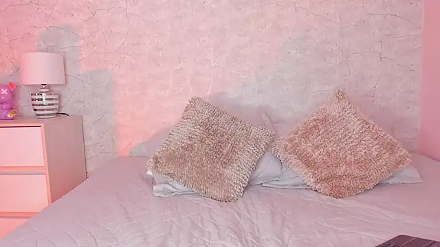 Snapshot of DahianaWalcott chatting on February 2025 02:07:02 AM DahianaWalcott online show from February 2025 02:07:02 AM