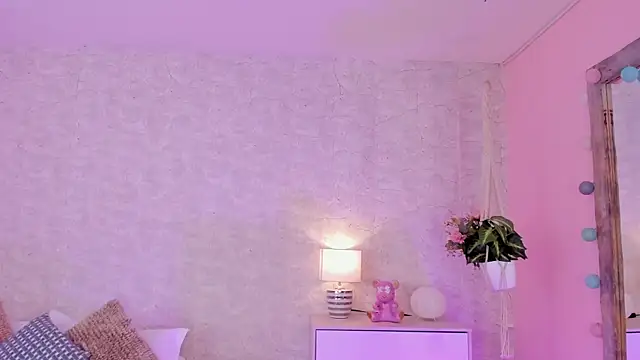 Snapshot of DahianaWalcott chatting on February 2025 01:05:01 AM DahianaWalcott online show from February 2025 01:05:01 AM