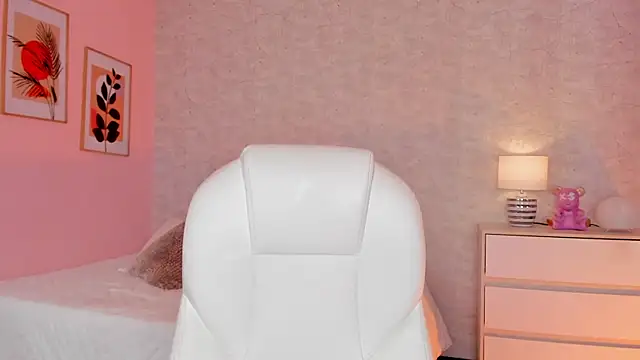 Snapshot of DahianaWalcott chatting on March 2025 02:03:01 AM DahianaWalcott online show from March 2025 02:03:01 AM