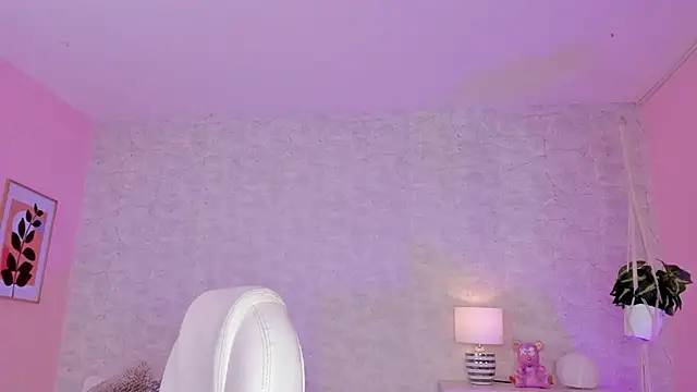 Snapshot of DahianaWalcott chatting on March 2025 09:04:02 PM DahianaWalcott online show from March 2025 09:04:02 PM