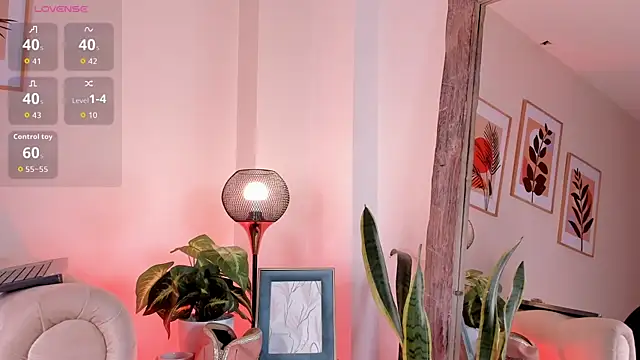 Snapshot of DahianaWalcott chatting on September 2025 04:53:02 PM DahianaWalcott online show from September 2025 04:53:02 PM