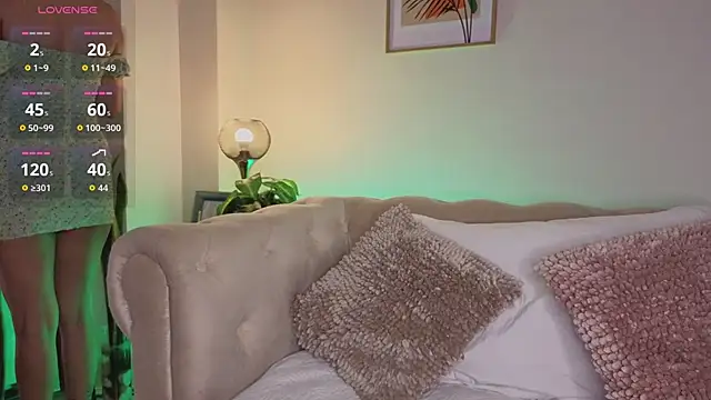 Snapshot of DahianaWalcott chatting on October 2025 02:04:02 PM DahianaWalcott online show from October 2025 02:04:02 PM