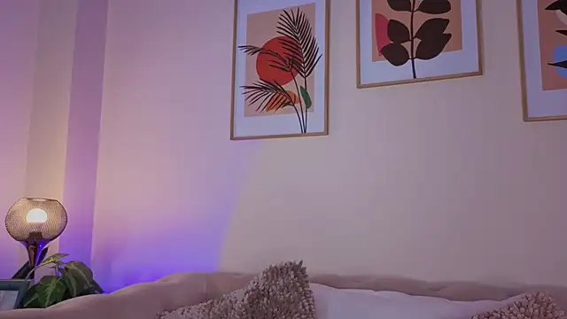 Snapshot of DahianaWalcott chatting on October 2025 07:34:01 PM DahianaWalcott online show from October 2025 07:34:01 PM