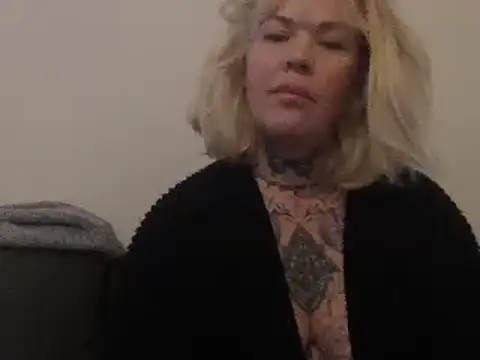 Snapshot of blondy40 chatting on March 2025 10:42:01 PM blondy40 online show from March 2025 10:42:01 PM