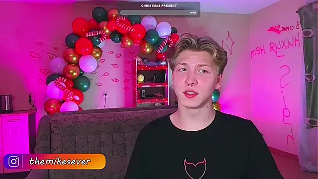 Snapshot of TheMikeSever chatting on December 2024 07:10:01 PM TheMikeSever online show from December 2024 07:10:01 PM