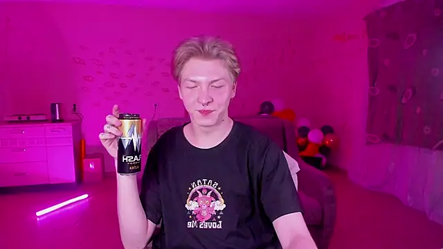 Snapshot of TheMikeSever chatting on January 2025 04:40:01 PM TheMikeSever online show from January 2025 04:40:01 PM