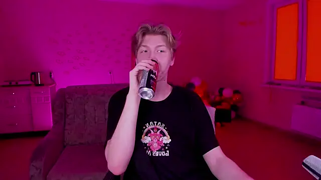 Snapshot of TheMikeSever chatting on January 2025 03:44:02 AM TheMikeSever online show from January 2025 03:44:02 AM