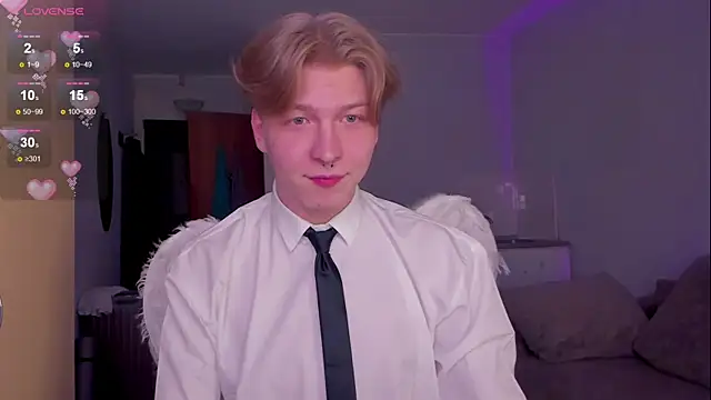 Snapshot of TheMikeSever chatting on November 2025 09:09:01 AM TheMikeSever online show from November 2025 09:09:01 AM