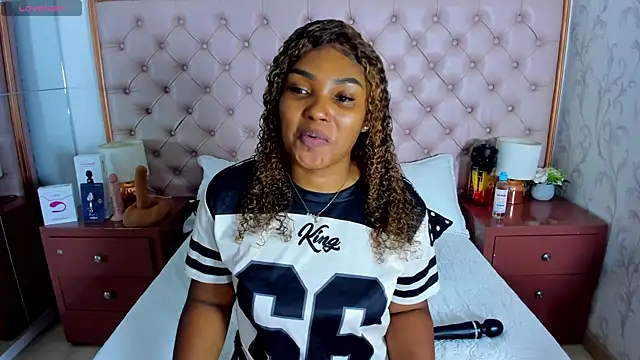 Isla Scott online show from March 2025 11:22:02 AM