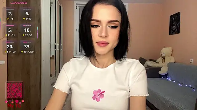 ElgaBlumer online show from December 2025 05:07:01 PM