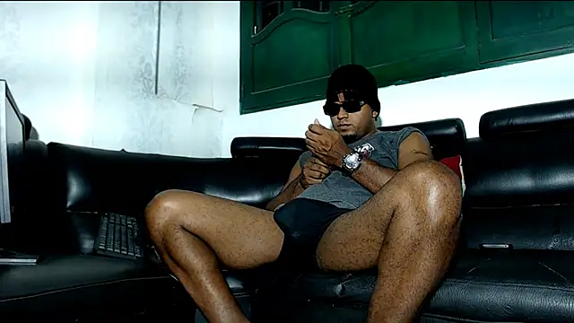 Snapshot of Deleon1995 chatting on December 2024 04:01:02 AM Deleon1995 online show from December 2024 04:01:02 AM