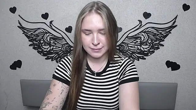 LauraHlot online show from July 2026 05:44:01 PM