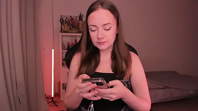 WalkingGirl online show from February 2025 06:06:01 PM