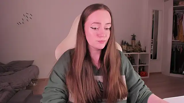 WalkingGirl online show from November 2025 08:00:01 PM