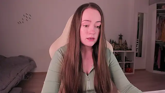 WalkingGirl online show from December 2025 04:57:02 PM