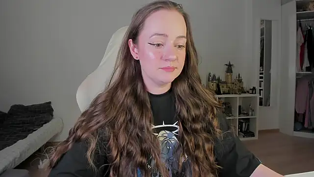 Snapshot of WalkingGirl chatting on April 2026 11:07:01 PM WalkingGirl online show from April 2026 11:07:01 PM