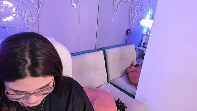 Camiila Osorio online show from December 2025 09:20:02 PM