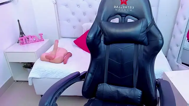 Snapshot of silvana__miller chatting on January 2025 10:07:02 PM silvana miller online show from January 2025 10:07:02 PM