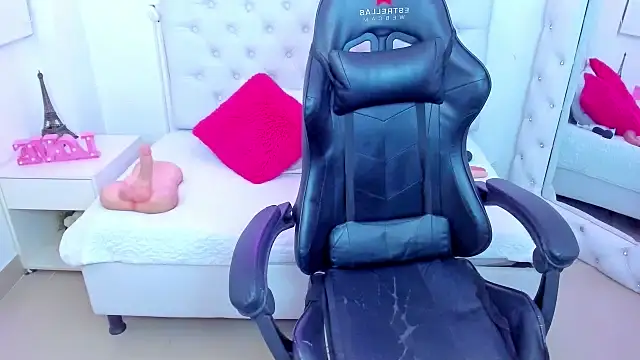 Snapshot of silvana__miller chatting on February 2025 07:20:02 PM silvana miller online show from February 2025 07:20:02 PM