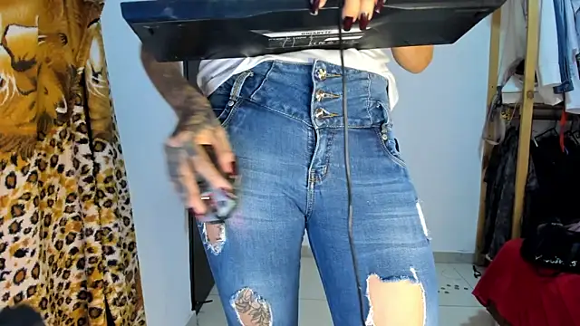 Snapshot of Charllote23 chatting on March 2025 09:42:01 AM Charllote23 online show from March 2025 09:42:01 AM