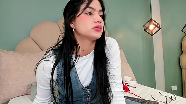 ariel jonees online show from December 2024 01:17:02 PM