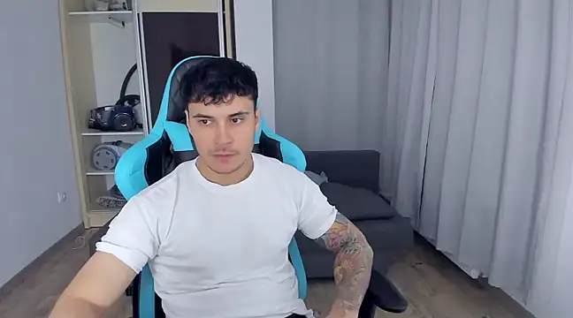 MatMalonne online show from December 2024 04:09:02 PM