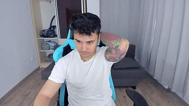 MatMalonne online show from December 2024 06:24:02 AM