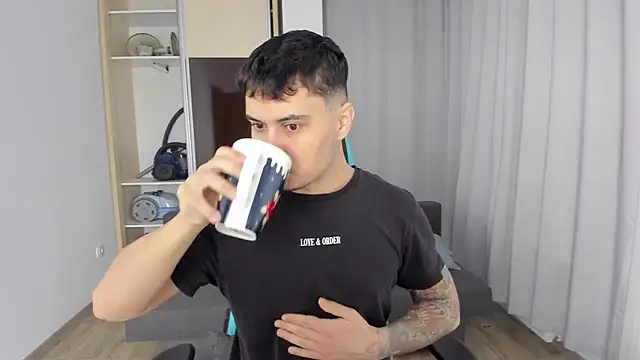 MatMalonne online show from January 2025 06:11:01 AM