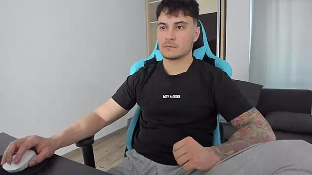 MatMalonne online show from February 2025 01:25:01 PM