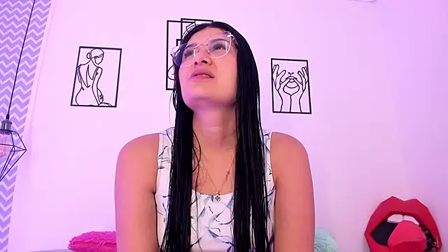 Snapshot of cloehonney chatting on October 2025 08:06:02 PM cloehonney online show from October 2025 08:06:02 PM