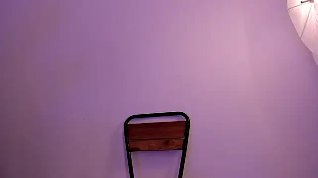 Snapshot of cloehonney chatting on December 2025 07:52:01 PM cloehonney online show from December 2025 07:52:01 PM