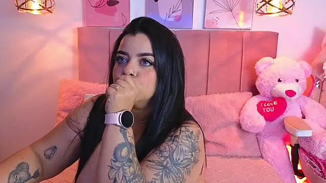 Snapshot of MiahJoness chatting on March 2025 07:18:01 AM MiahJoness online show from March 2025 07:18:01 AM