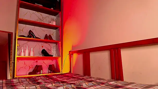 Snapshot of MisssLola chatting on December 2025 02:22:01 PM MisssLola online show from December 2025 02:22:01 PM