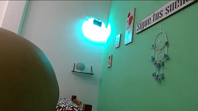 evaleribigtits18 online show from April 2026 01:36:01 AM
