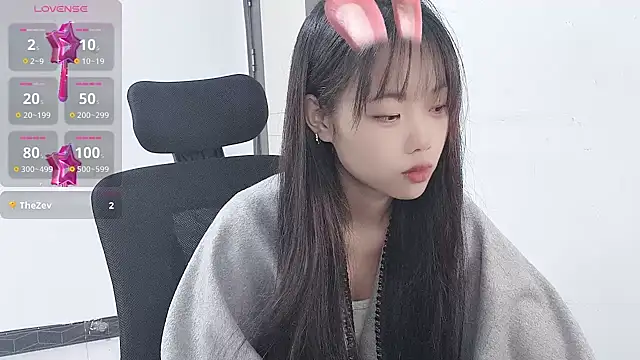 Snapshot of Lvy--v chatting on December 2024 08:47:02 PM Lvy--v online show from December 2024 08:47:02 PM