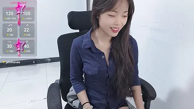 Snapshot of Lvy--v chatting on December 2024 10:52:02 PM Lvy--v online show from December 2024 10:52:02 PM